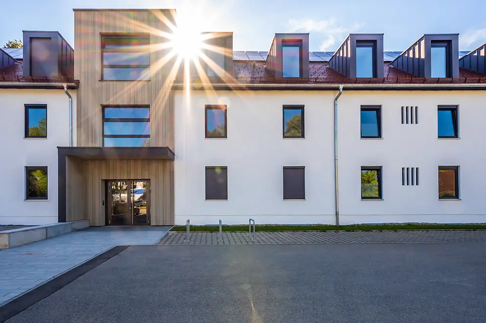eingang-meetingraum-coworking-memmingen-flughafen_992x660_1