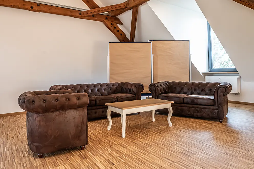 lounge-meetingraum-coworking-memmingen-flughafen_992x660_1